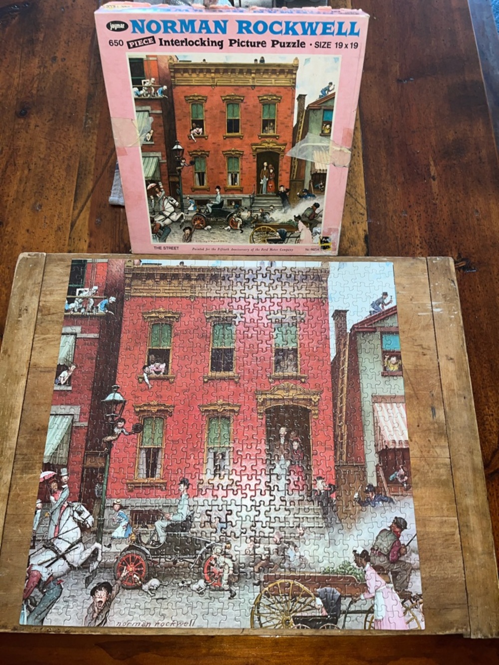 Classic Red Building Jigsaw Puzzle - Home Games